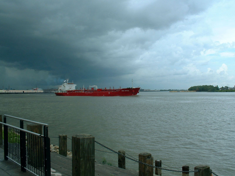 File:800px-Barge on the Mississippi River in New Orleans.jpeg