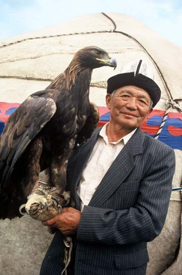 File:KyrgyzEagleHuntsman.jpg