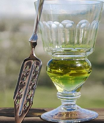 File:Absinthe-glass350.jpg